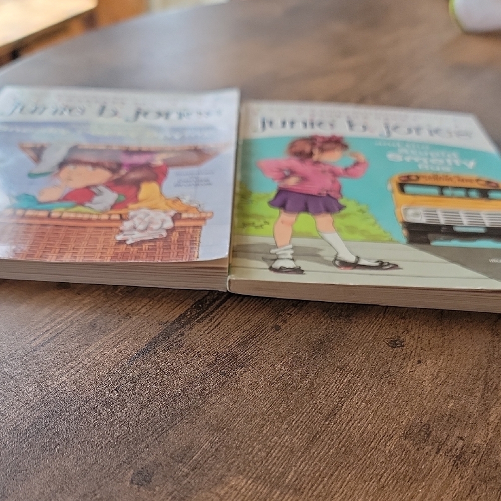Junie B. Jones Books Set Of 5 - Picture 3 of 3